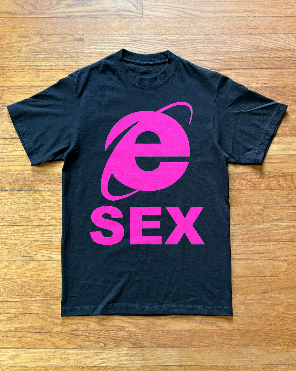 "EXPLORE ME" TEE
