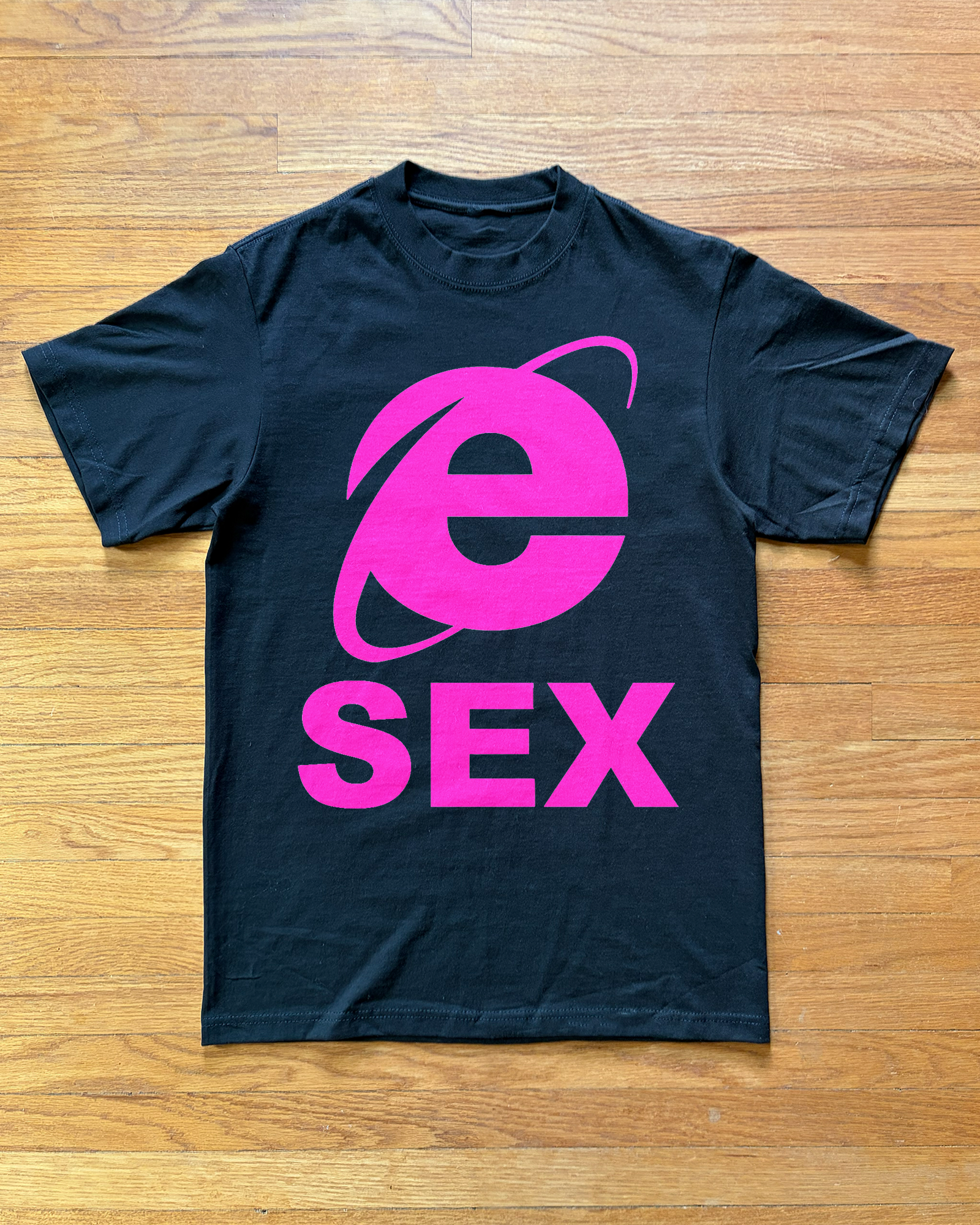 "EXPLORE ME" TEE
